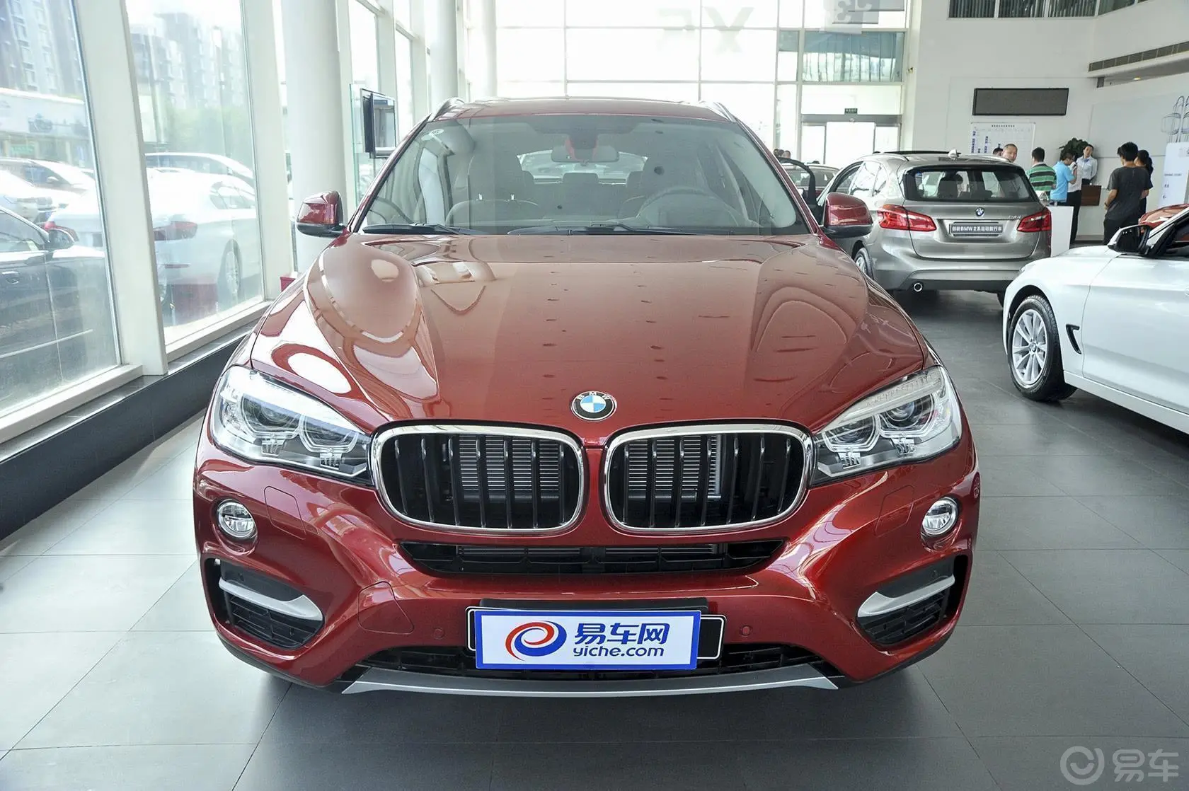 宝马X6xDrive35i 豪华型正前水平