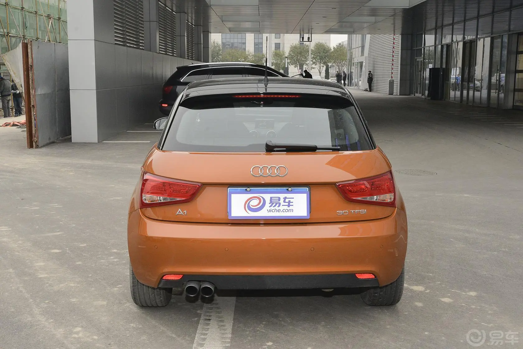 奥迪A1Sportback 30TFSI 舒适型正后水平