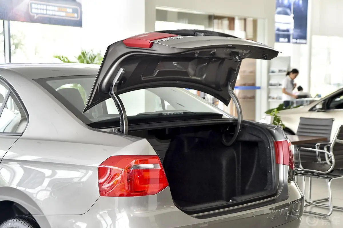 捷达质惠版 1.4L 手动舒适型行李厢开口范围
