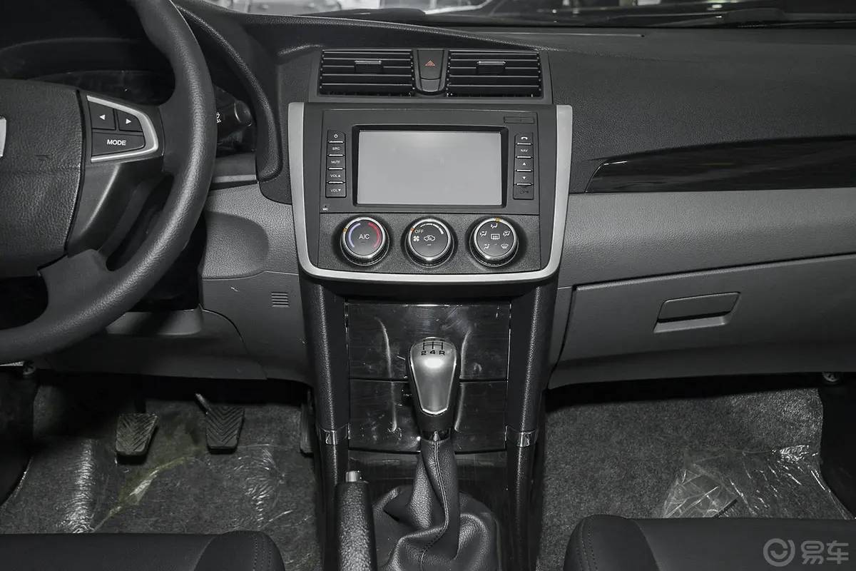 众泰Z300新视界版 1.5L 手动 豪华型中控台整体