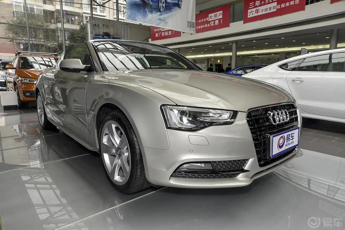 奥迪A5Cabriolet 45 TFSI 舒适型侧前45度车头向右水平