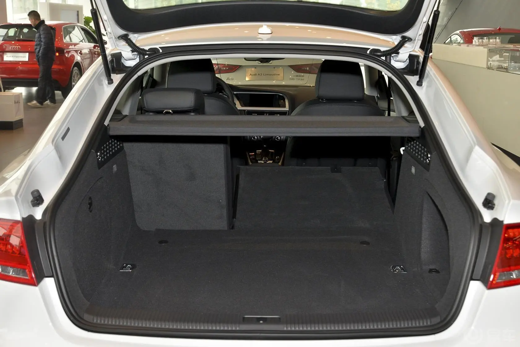 奥迪A5Sportback 45 TFSI quattro行李箱空间（后排右放倒）