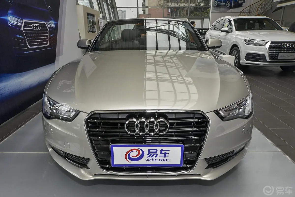 奥迪A5Cabriolet 45 TFSI 舒适型正前水平