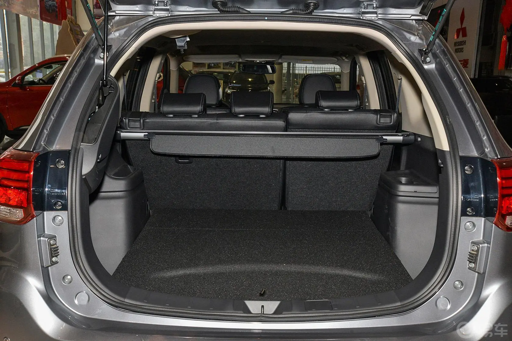 欧蓝德(进口)2.4L CVT 四驱 精英版 5座行李箱空间