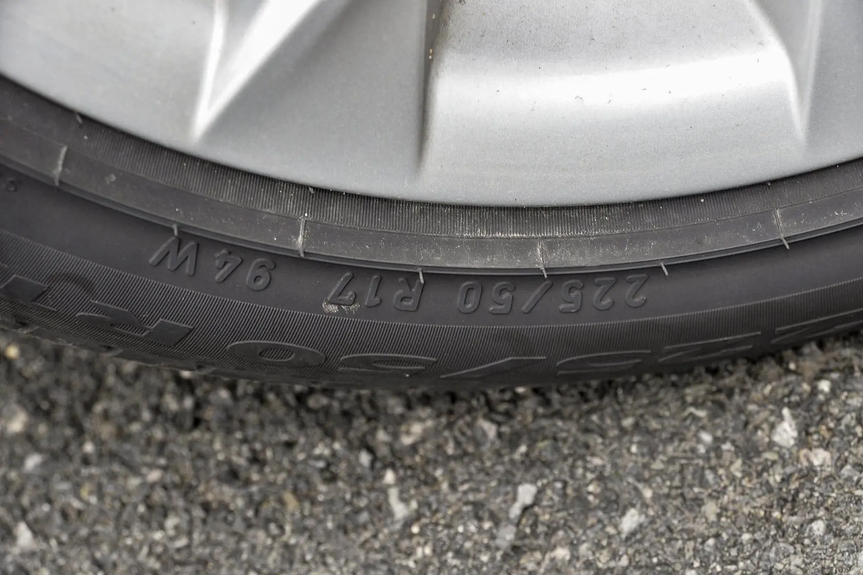 宝马X1sDrive18i 时尚晋级版轮胎规格