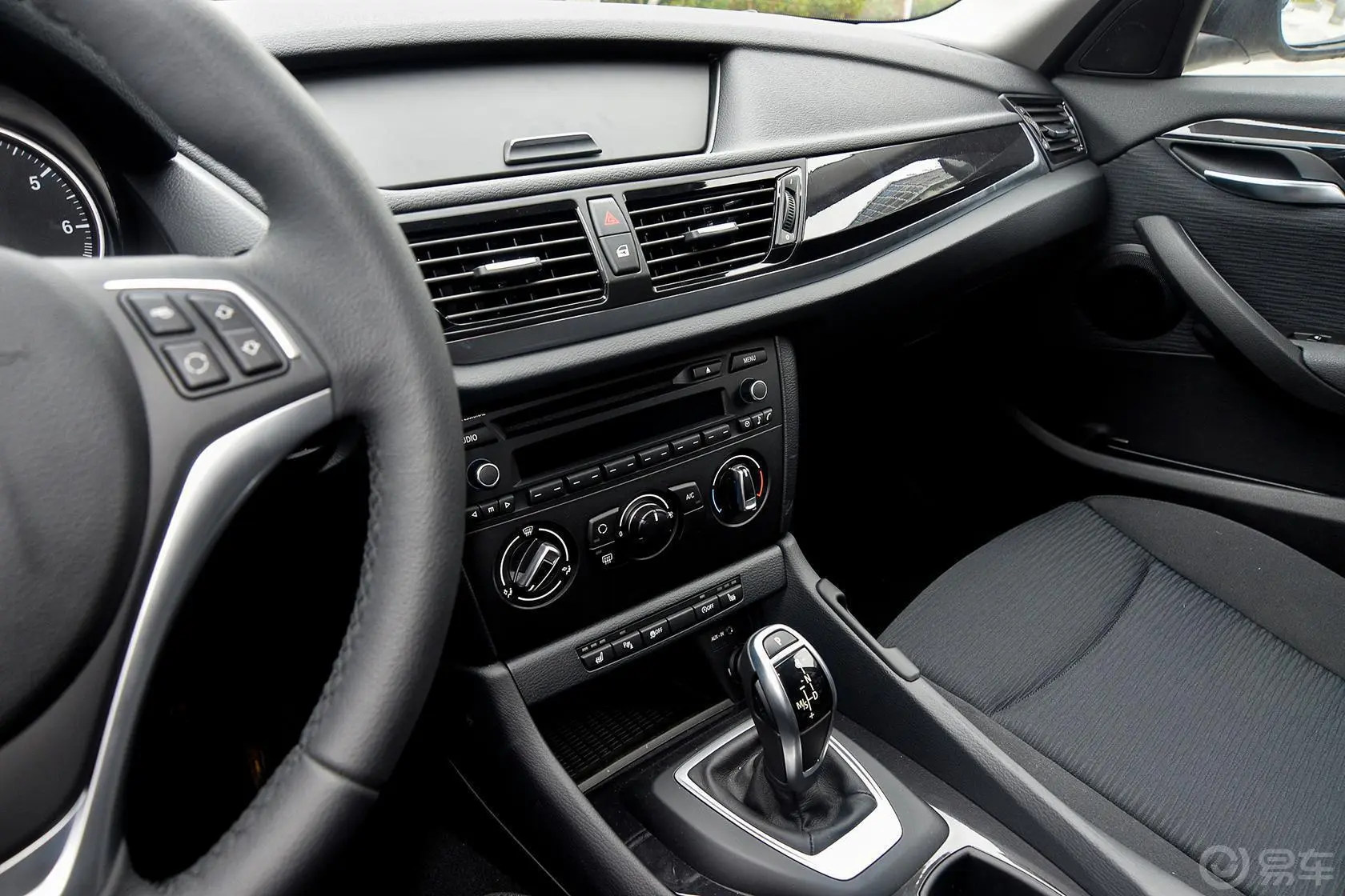 宝马X1sDrive18i 时尚晋级版中控台驾驶员方向
