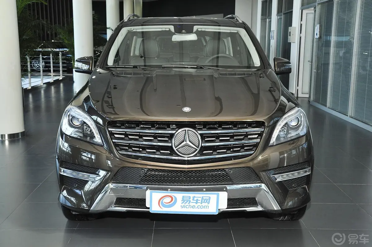 奔驰M级ML400 4MATIC 动感型外观