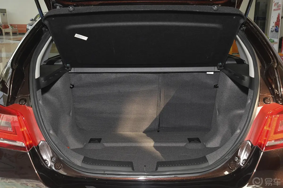 帝豪RS 1.5L CVT 向上版行李箱空间