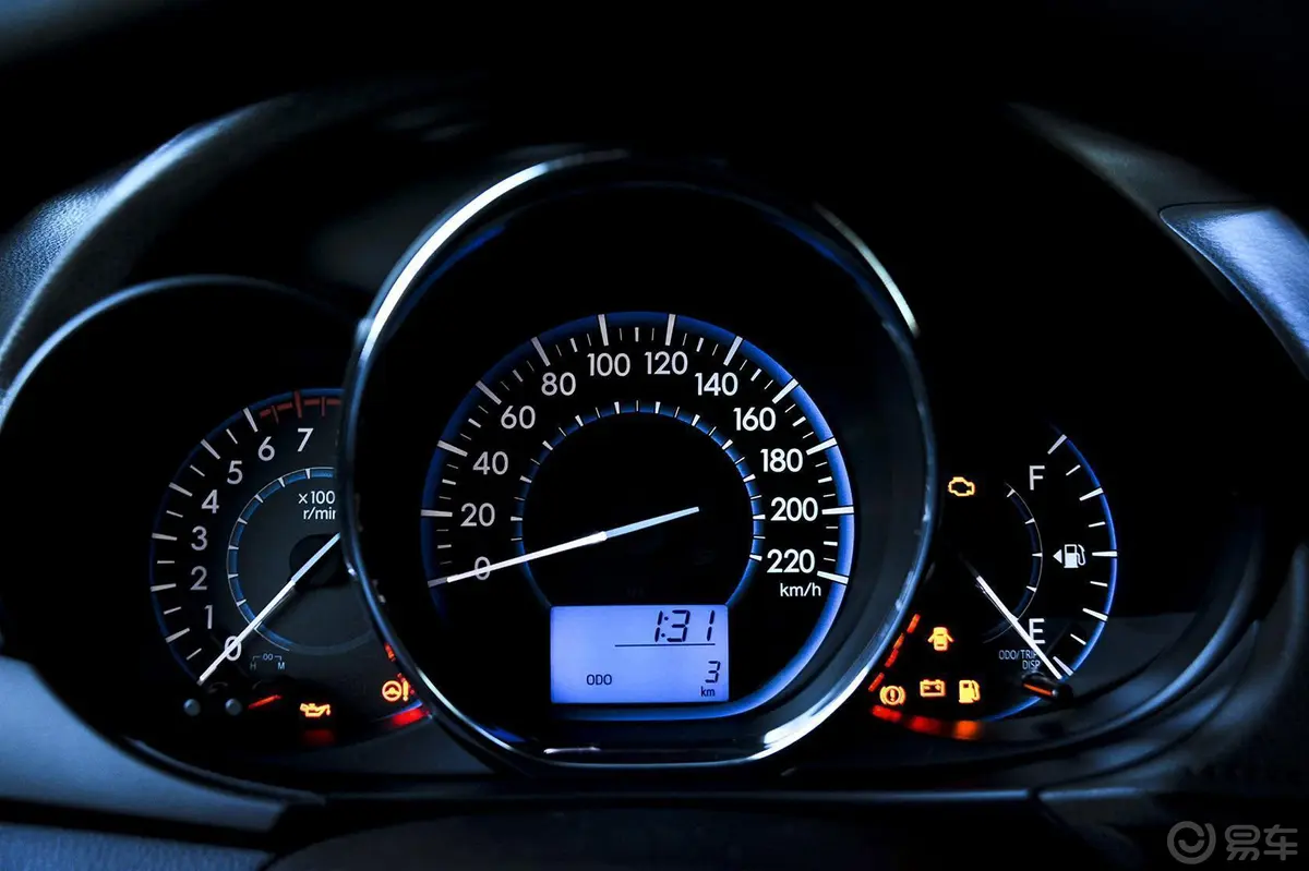 威驰1.3L 手动 型尚版仪表盘背光显示