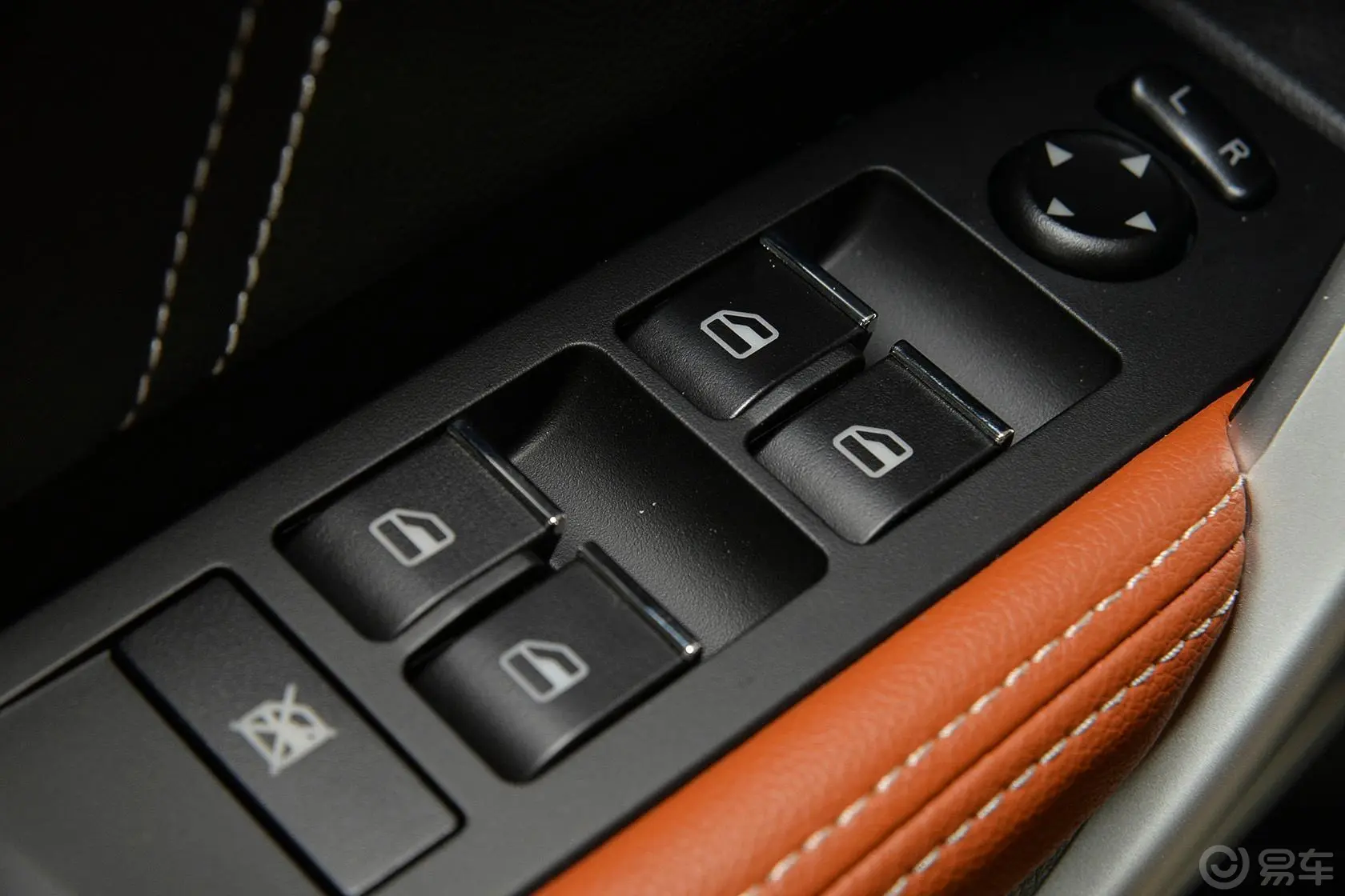 帝豪RS 1.5L CVT 向上版车窗升降键