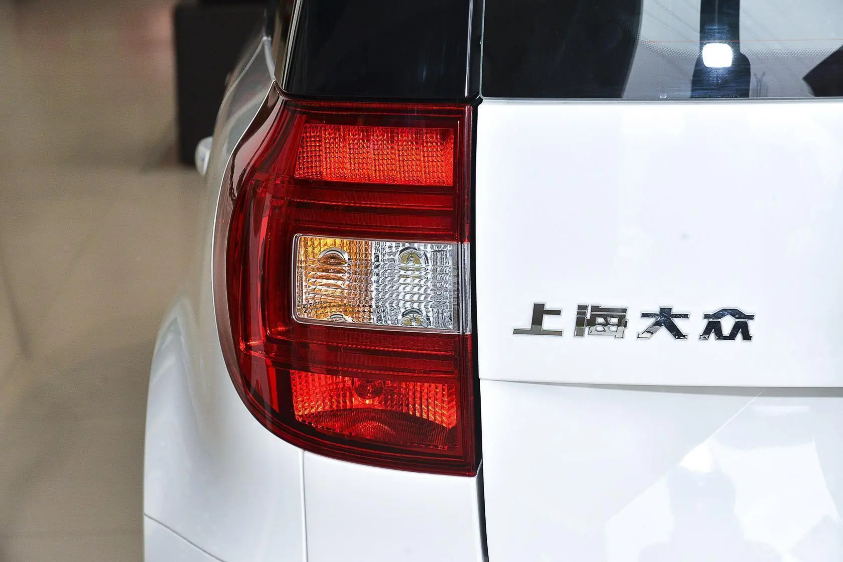 Yeti1.4TSI DSG尊行版尾灯侧45度俯拍