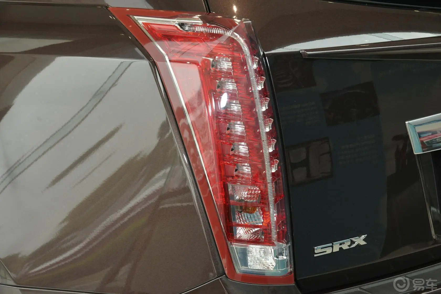 凯迪拉克SRX3.0L 手自一体 豪华型尾灯侧45度俯拍