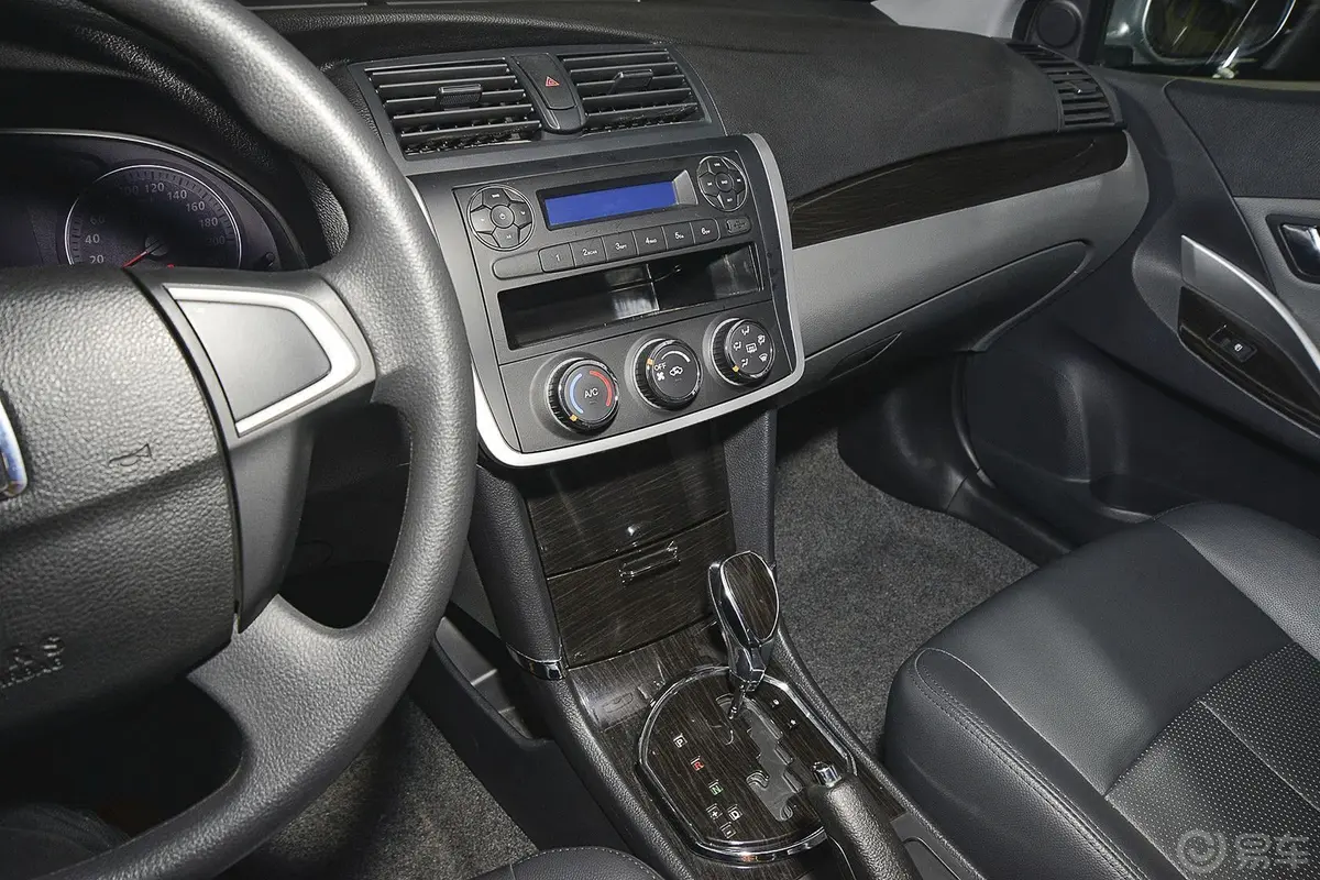 众泰Z3001.6L 驾值版 自动 精英型驾驶位区域