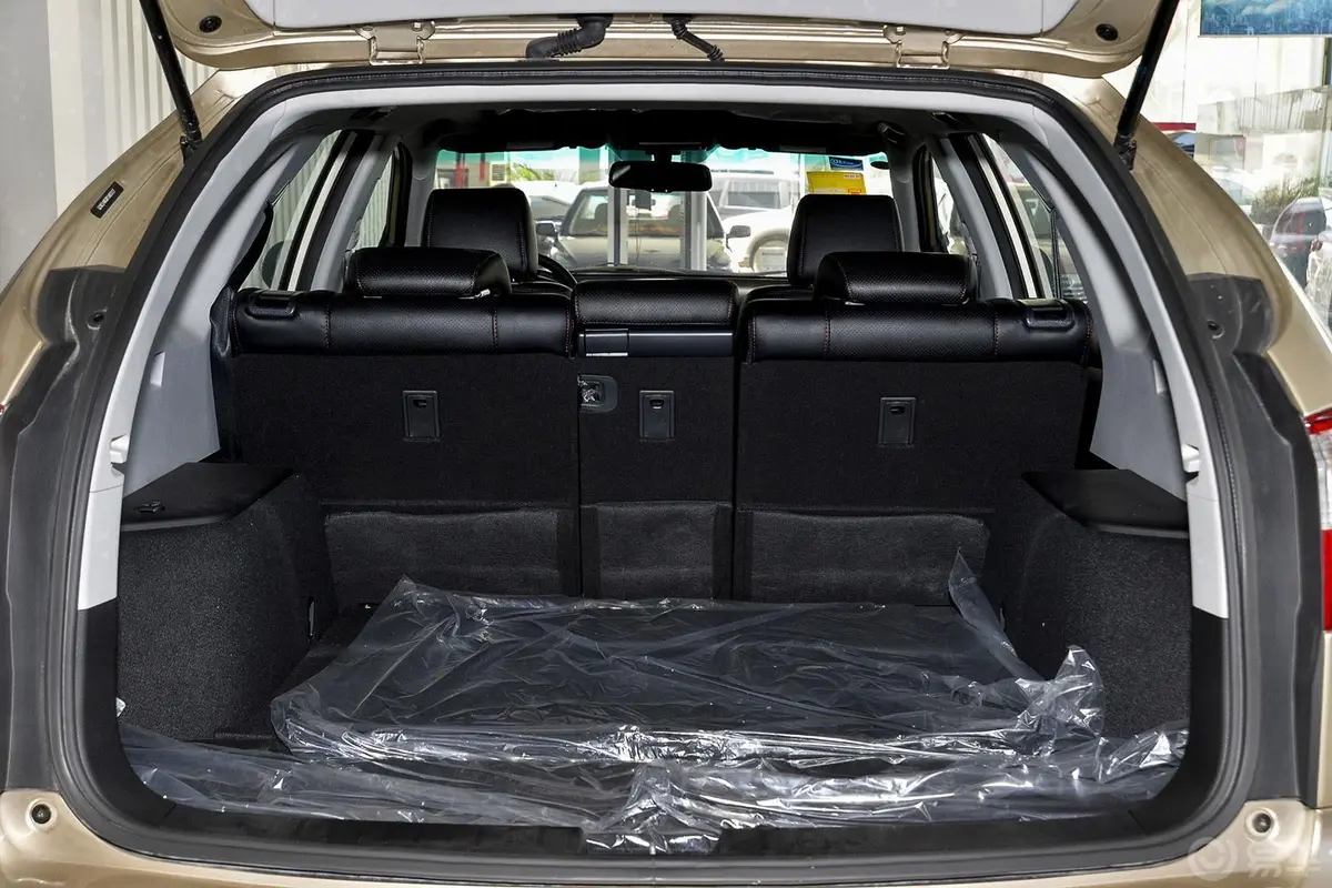比亚迪S62.0L 手动 精英版 5座行李箱空间