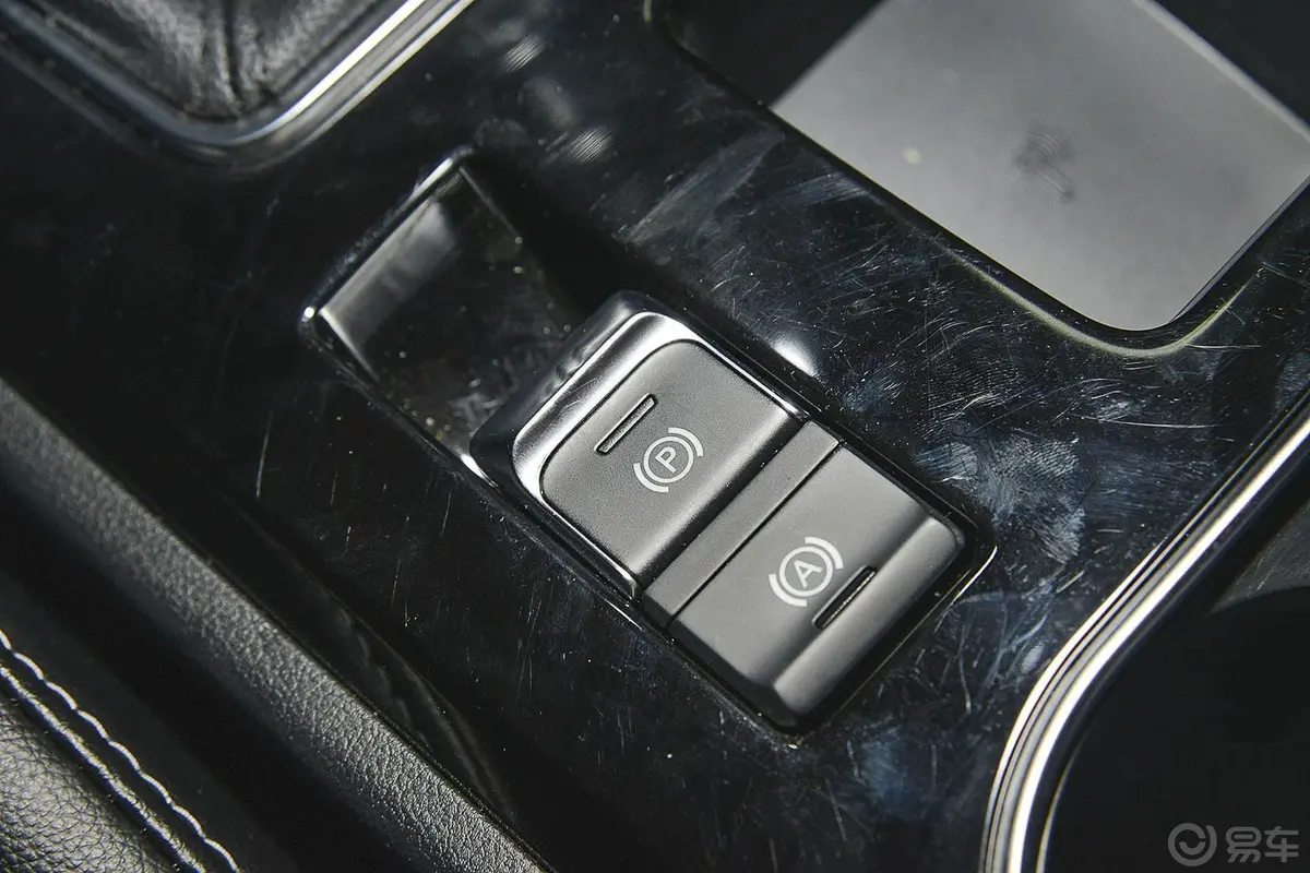 众泰Z5001.5T 手动 豪华型驻车制动（手刹，电子，脚刹）