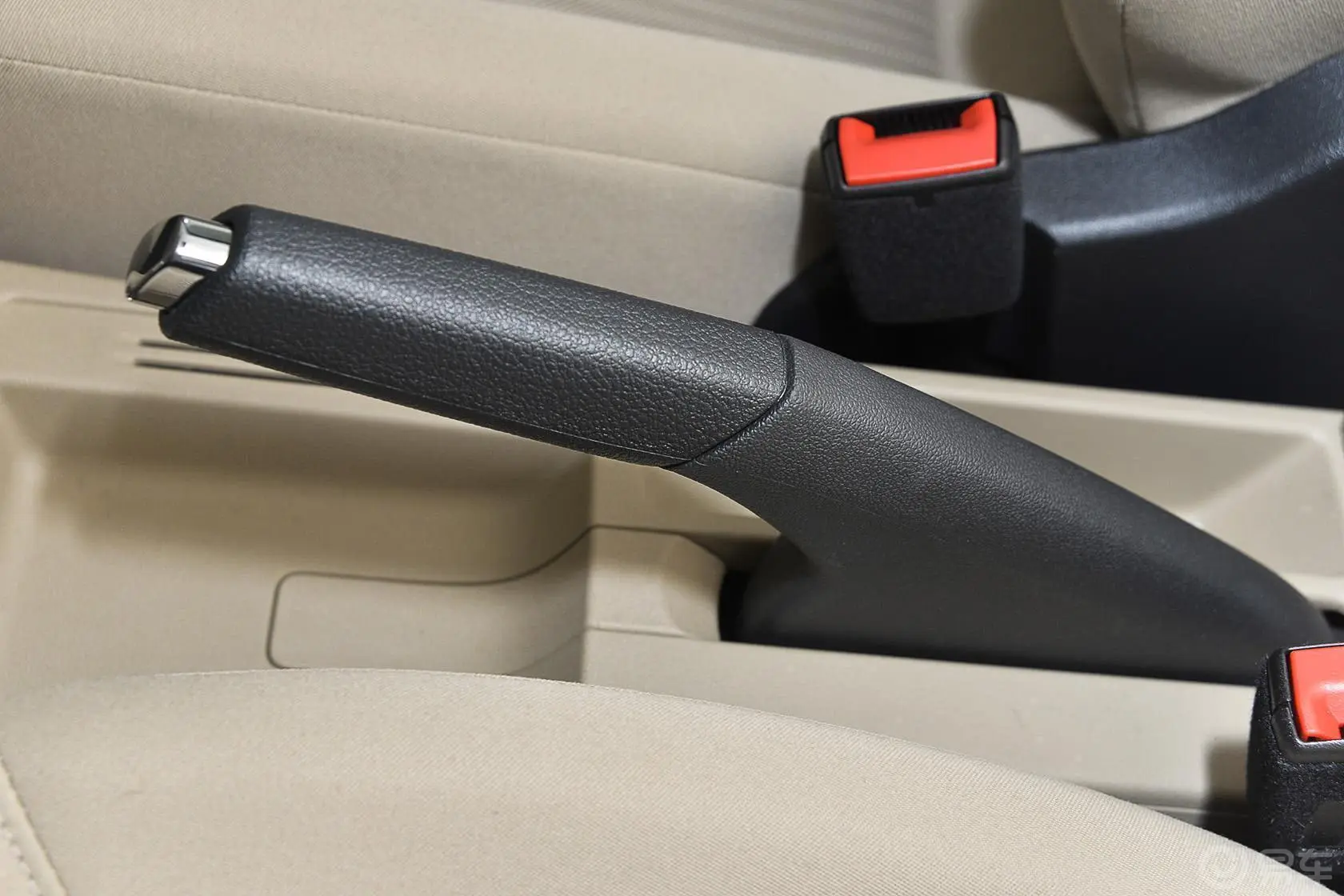 捷达质惠版 1.6L 自动舒适型驻车制动（手刹，电子，脚刹）