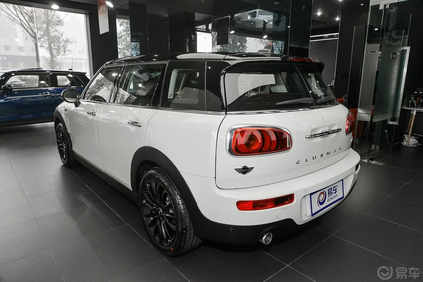 MINI CLUBMAN1.5T COOPER 鉴赏家版侧后45度车头向左水平