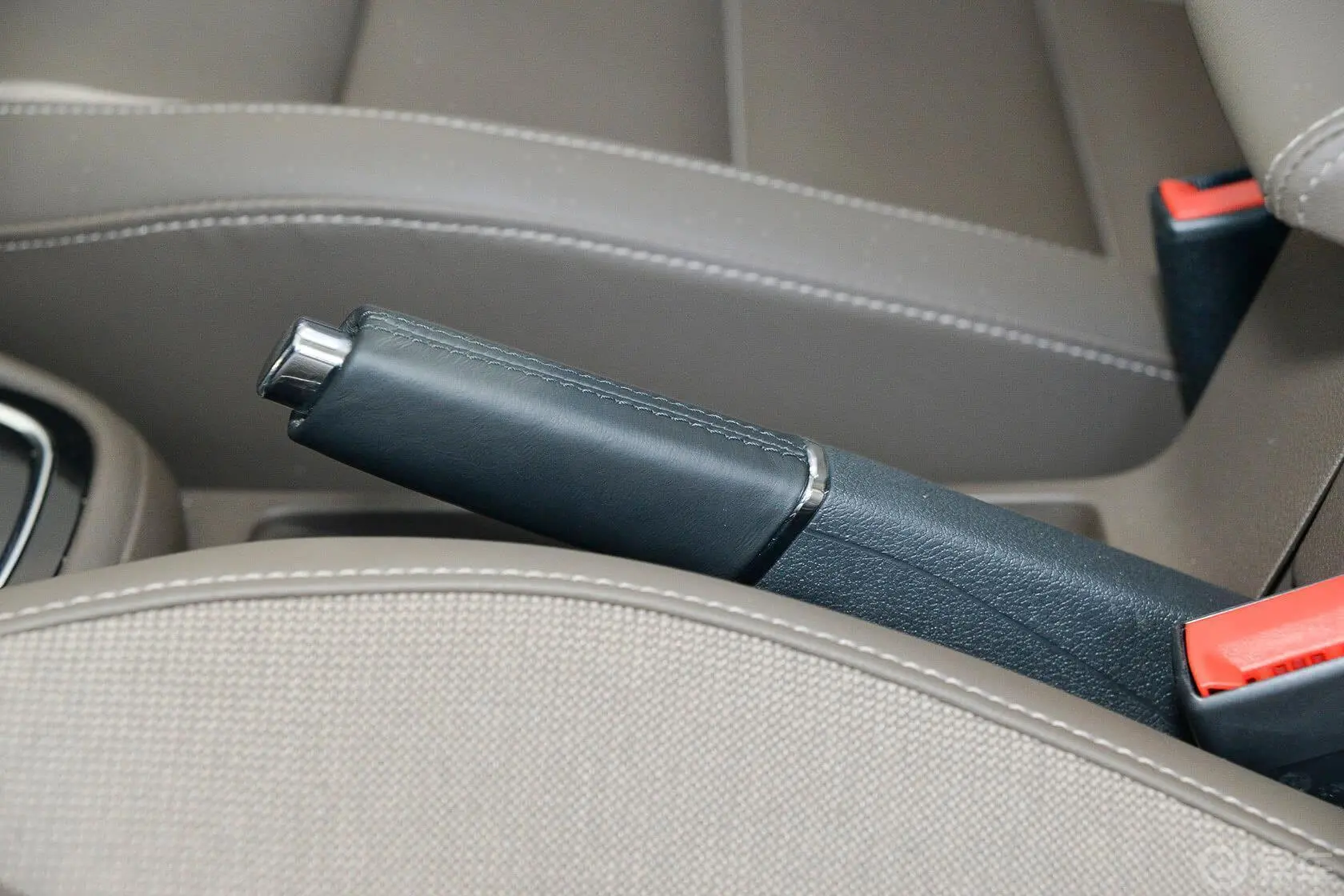 宝来质惠版 1.6L 自动舒适型驻车制动（手刹，电子，脚刹）