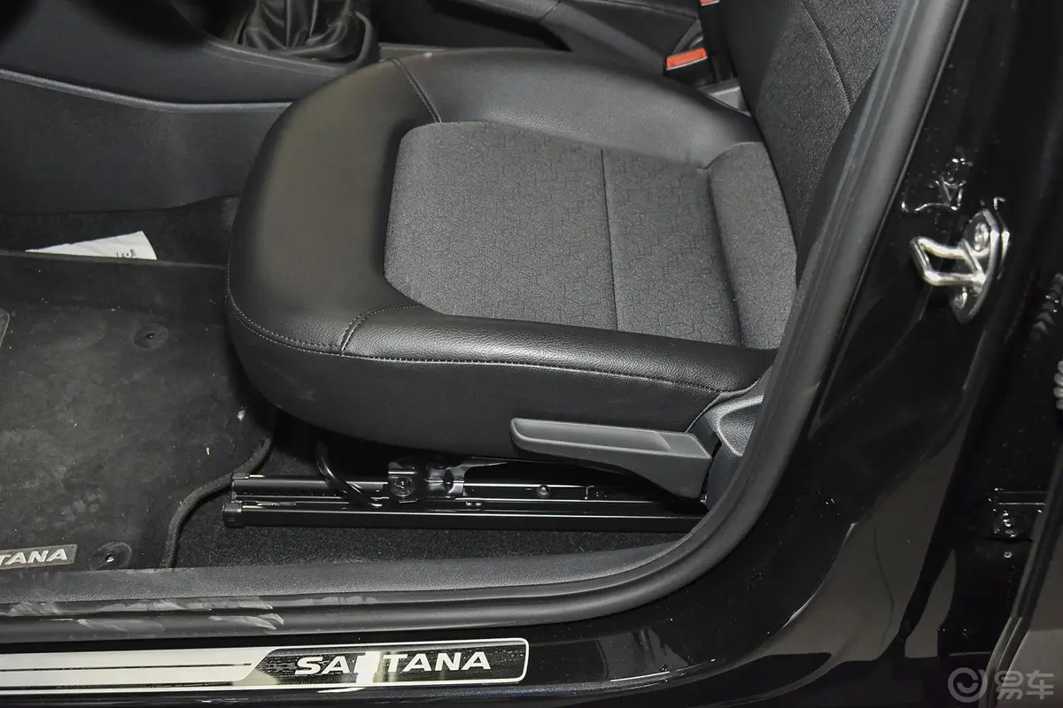 桑塔纳浩纳 1.6L 手动舒适型座椅调节键