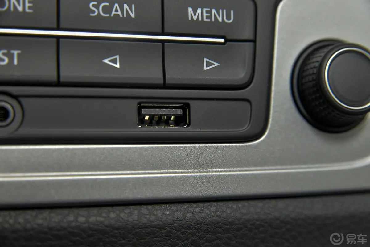 途观1.8TSI 手自一体 前驱 舒适版USB接口