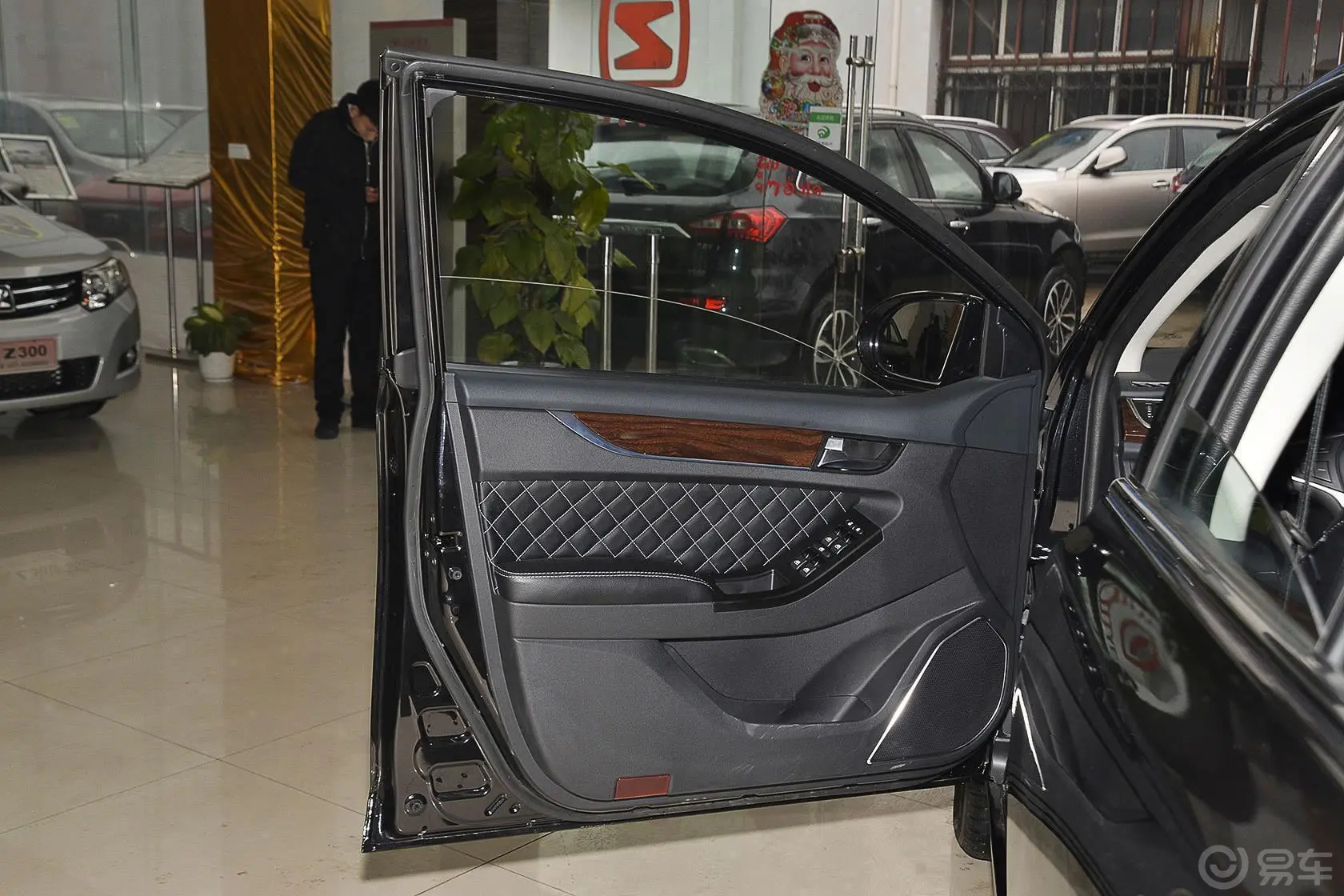 众泰Z5001.5T 手动 尊贵型驾驶员侧车门内门板