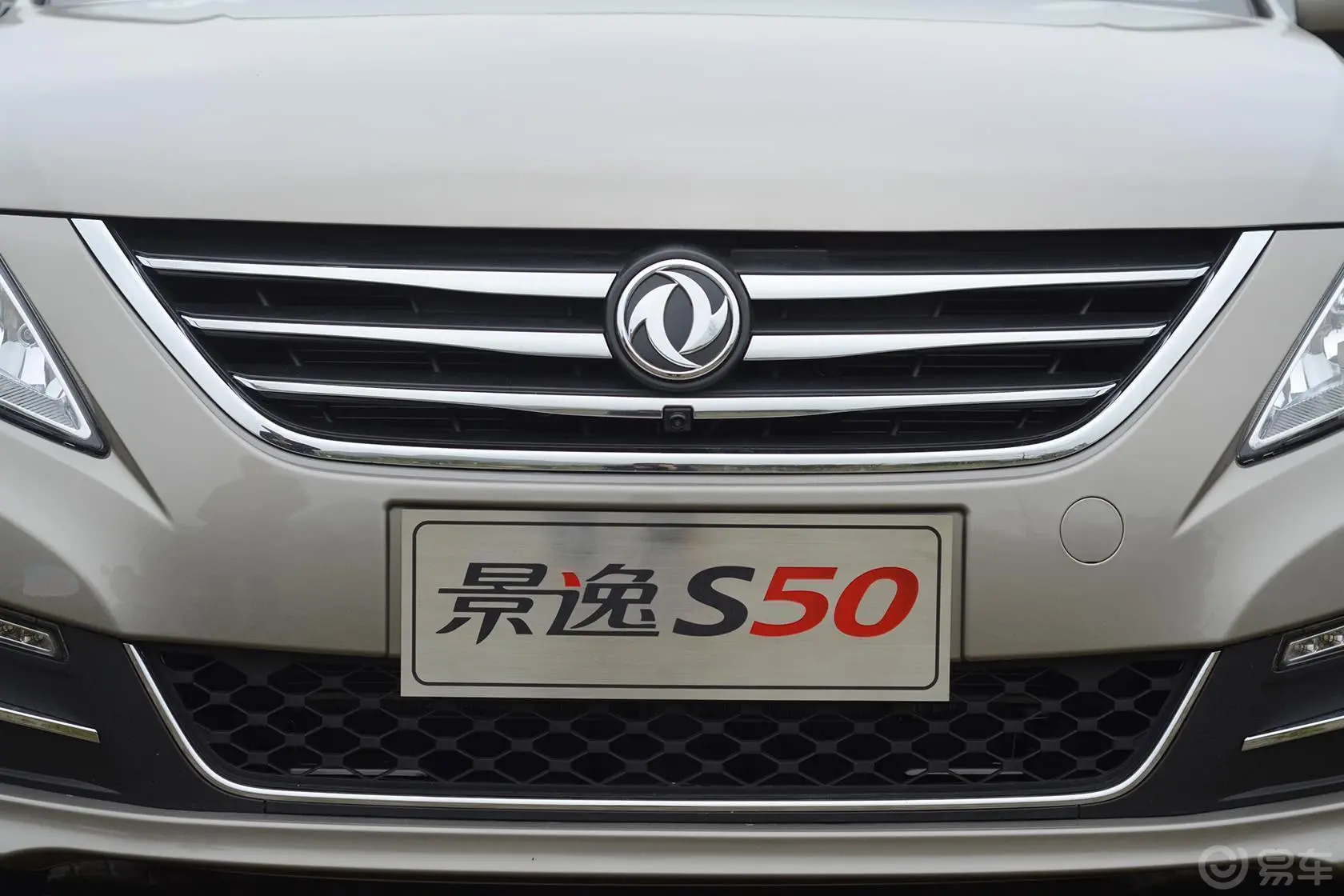 景逸S501.6L CVT 旗舰型前格栅侧俯拍