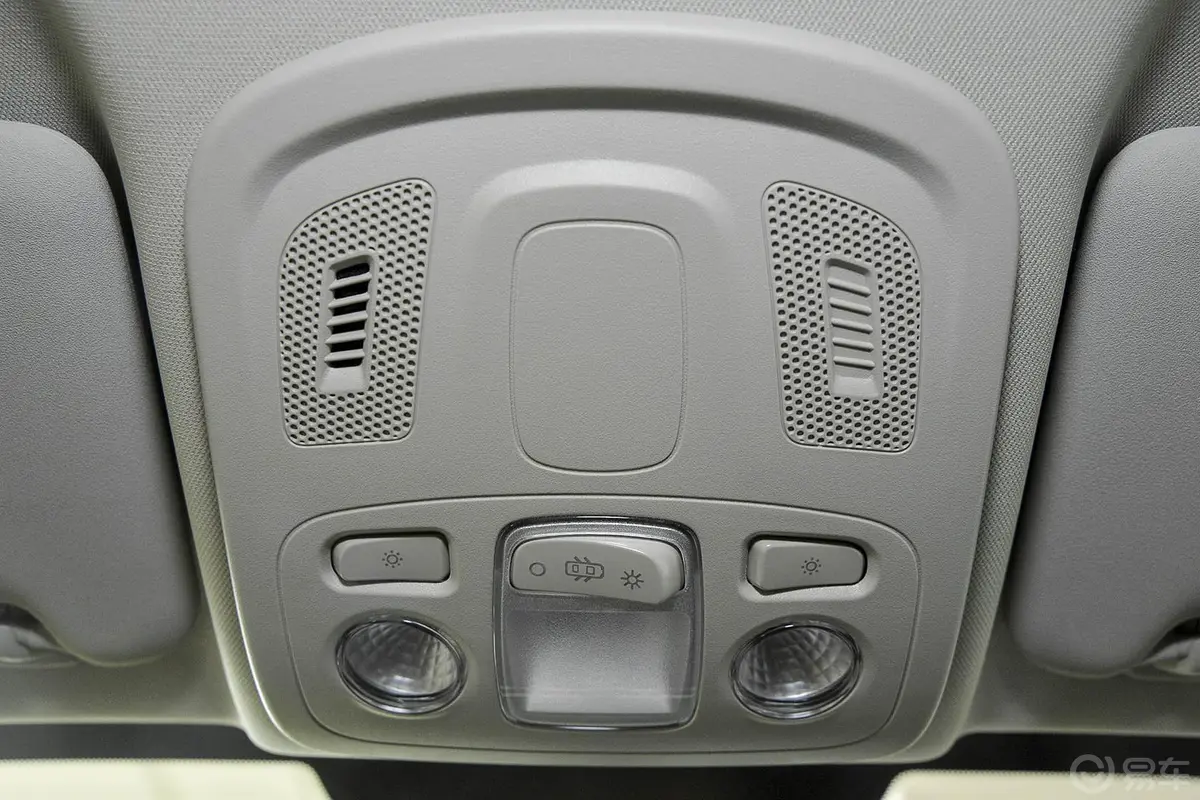 C4世嘉1.6L 手动 舒适版前排车顶中央控制区