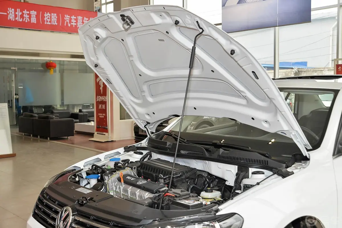 宝来1.6L 自动 舒适型发动机盖开启