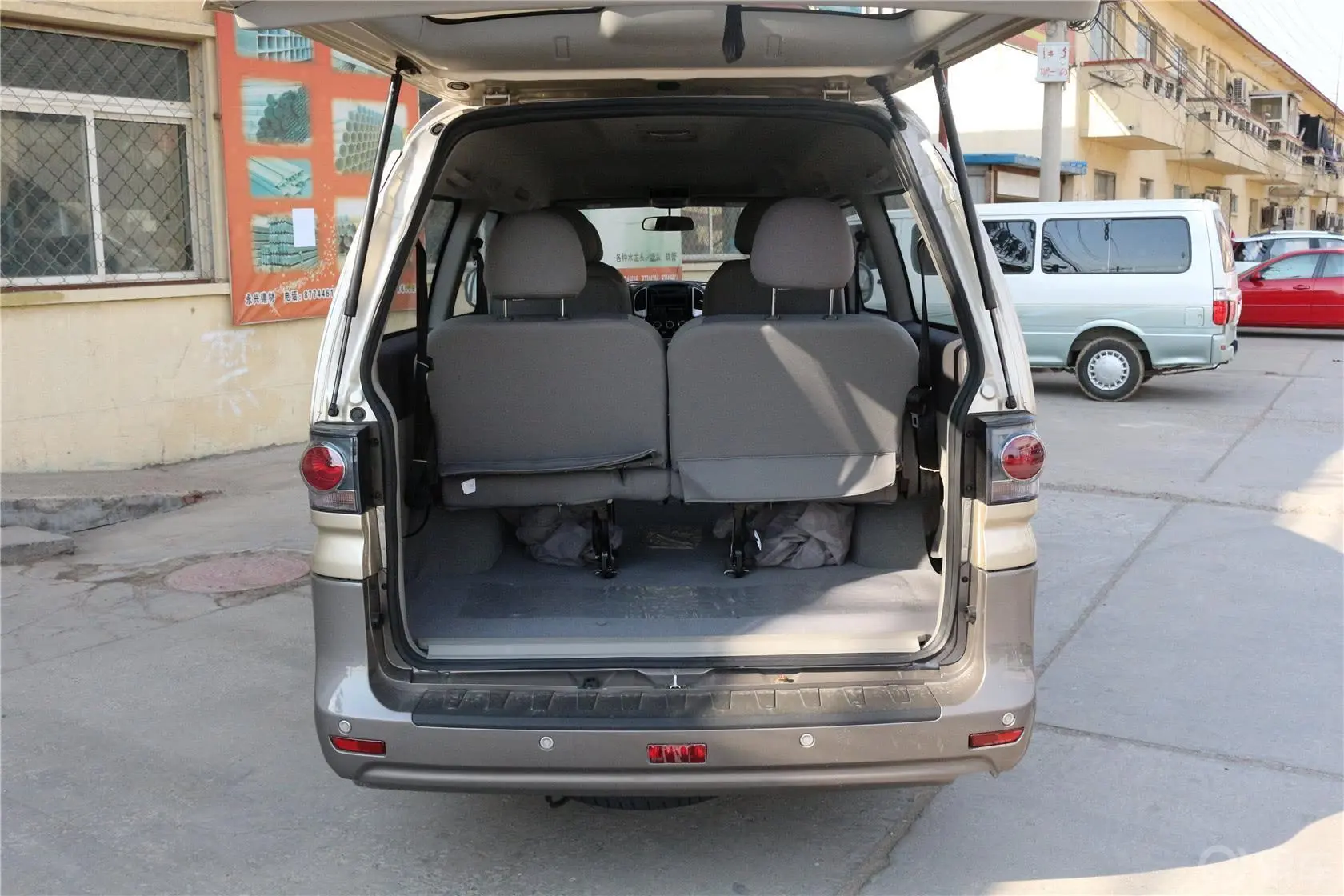 菱智M3L 1.6L 手动 7座 舒适型 国五行李箱空间