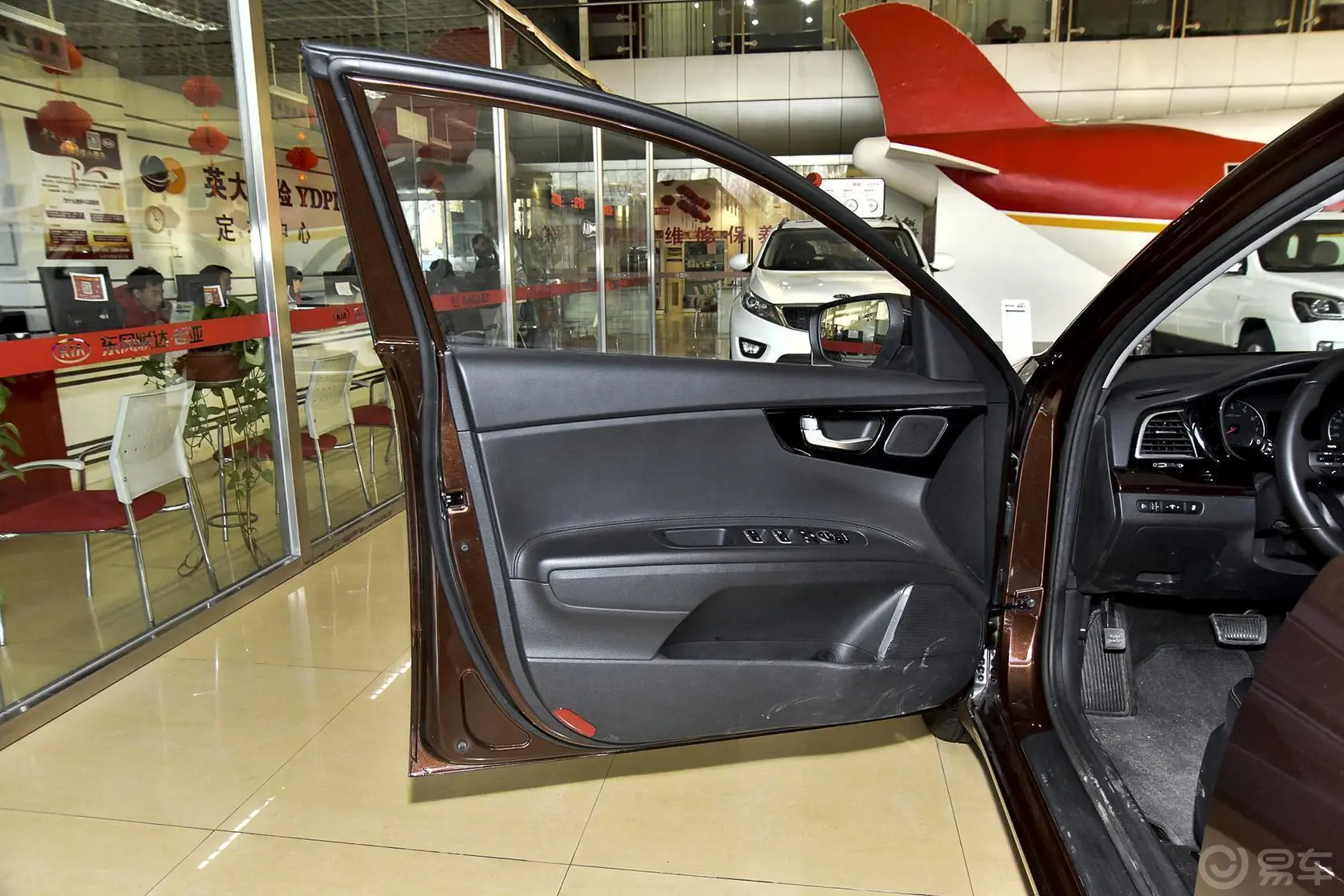 凯绅1.8L 自动 DLX Special驾驶员侧车门内门板