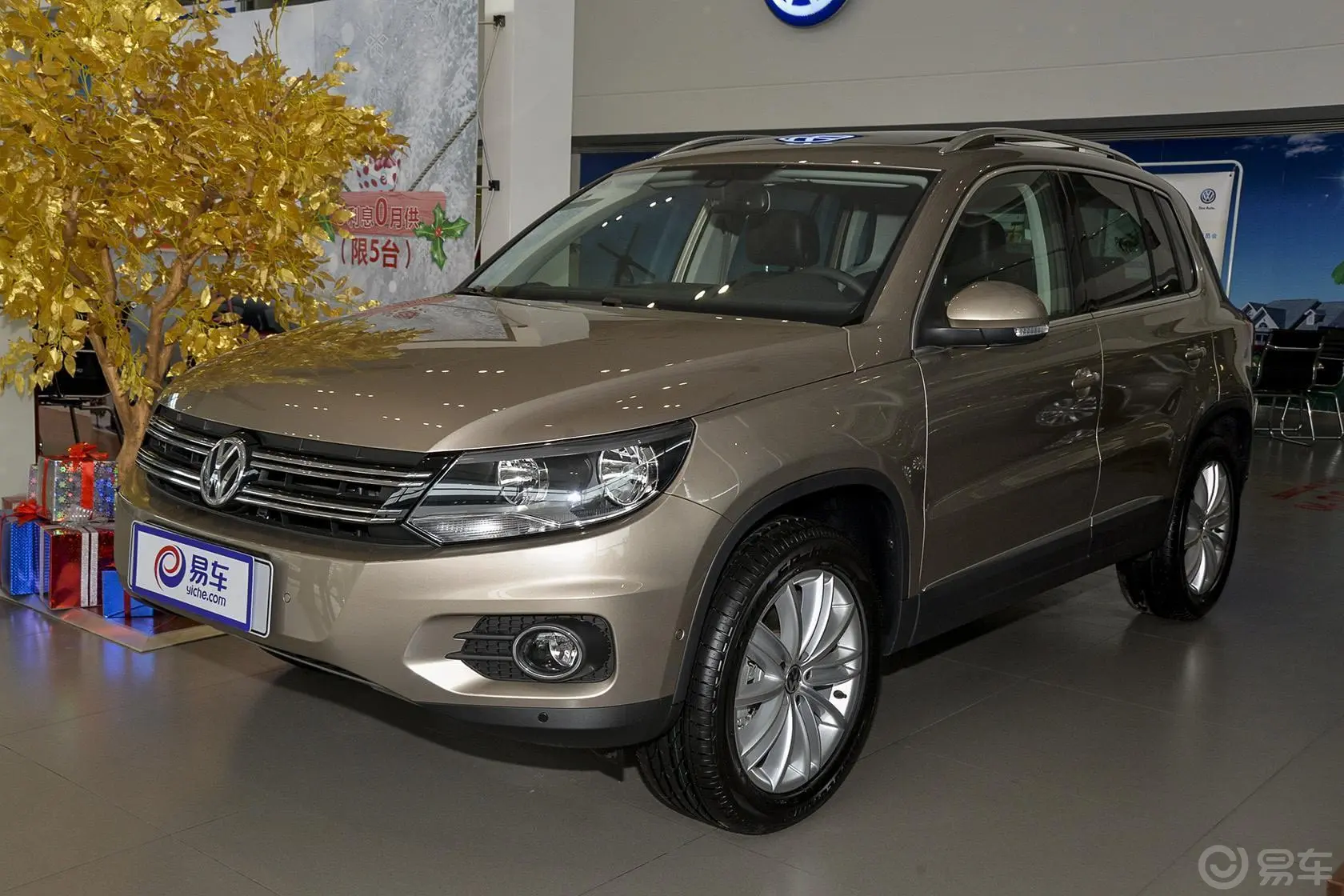 Tiguan2.0 TSI 舒适版侧前45度车头向左水平