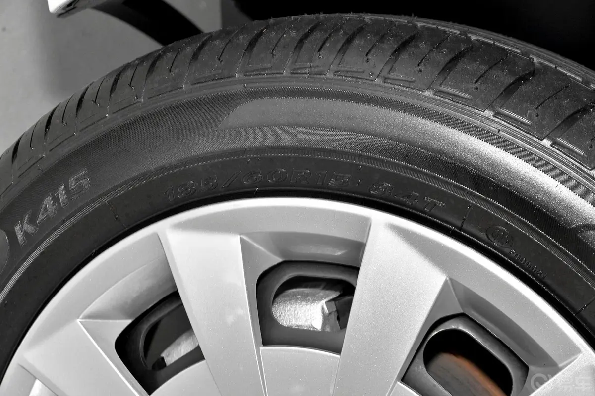 昕动1.6L 自动 前行版轮胎规格