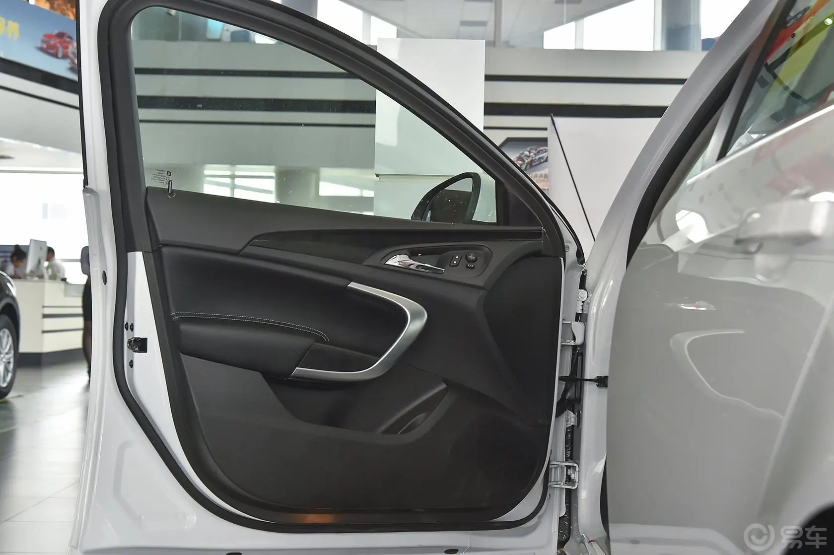 君威1.6T 自动 时尚技术型驾驶员侧车门内门板