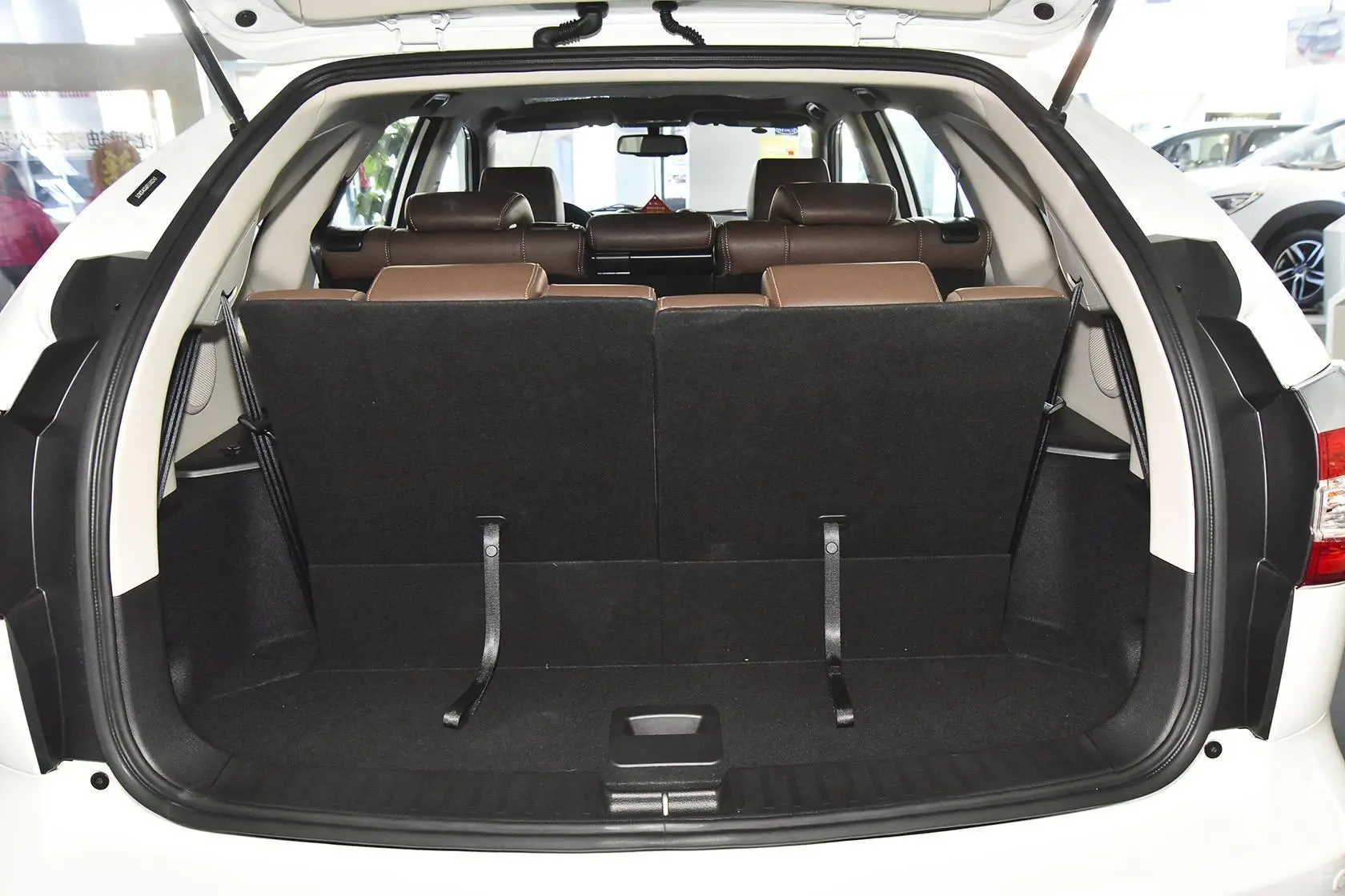 比亚迪S72.0TID 手自一体 尊贵型 7座行李箱空间