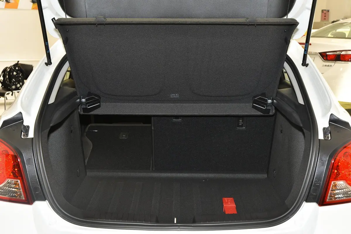 科鲁兹两厢 1.6L 自动 舒适版行李箱空间