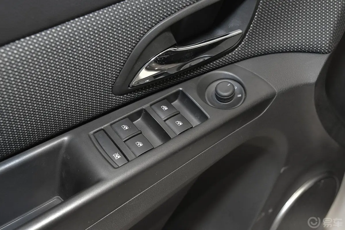 科鲁兹两厢 1.6L 自动 舒适版车窗升降键