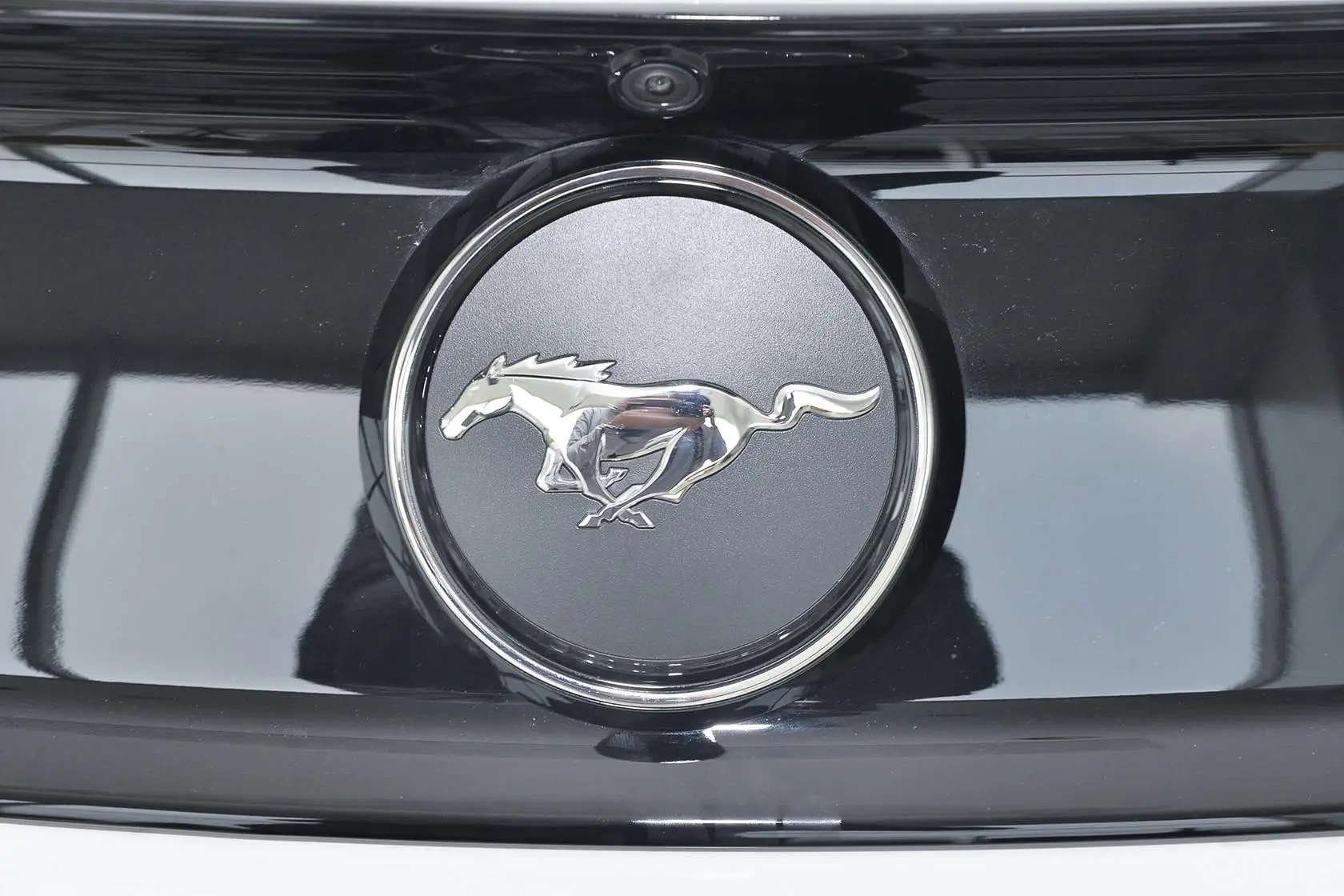 Mustang2.3L 手自一体 运动版尾标