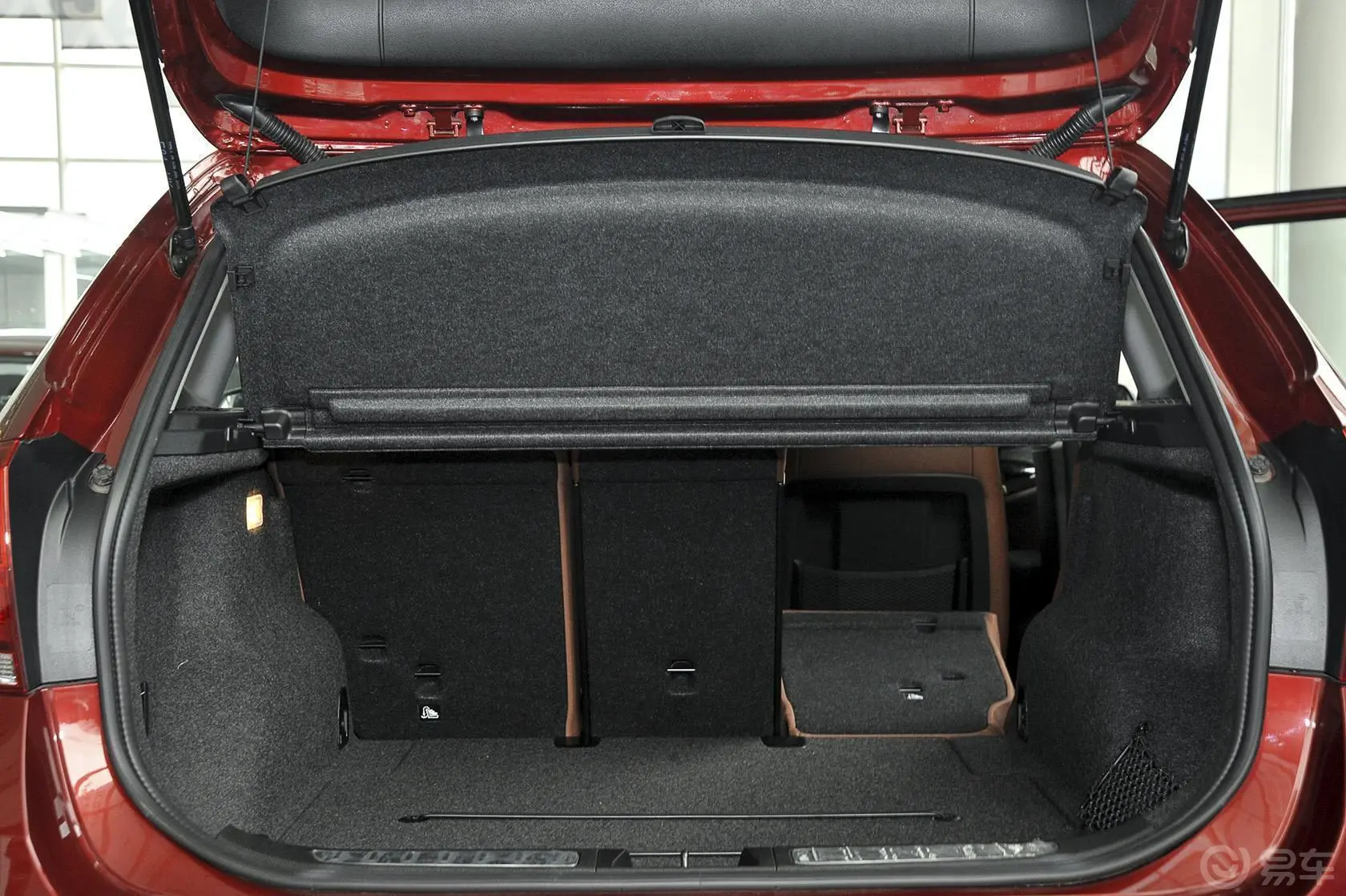宝马X1sDrive18i 时尚型行李箱空间