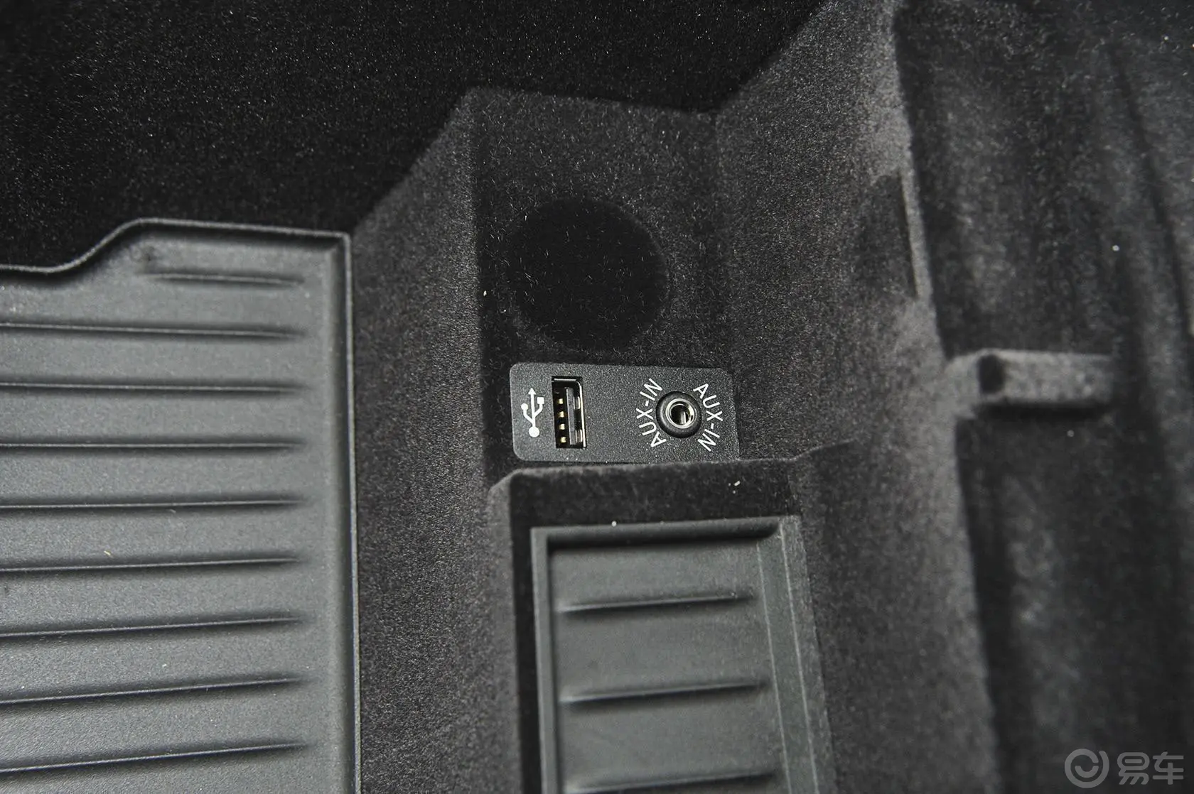 宝马5系(进口)535i 设计套装型USB接口