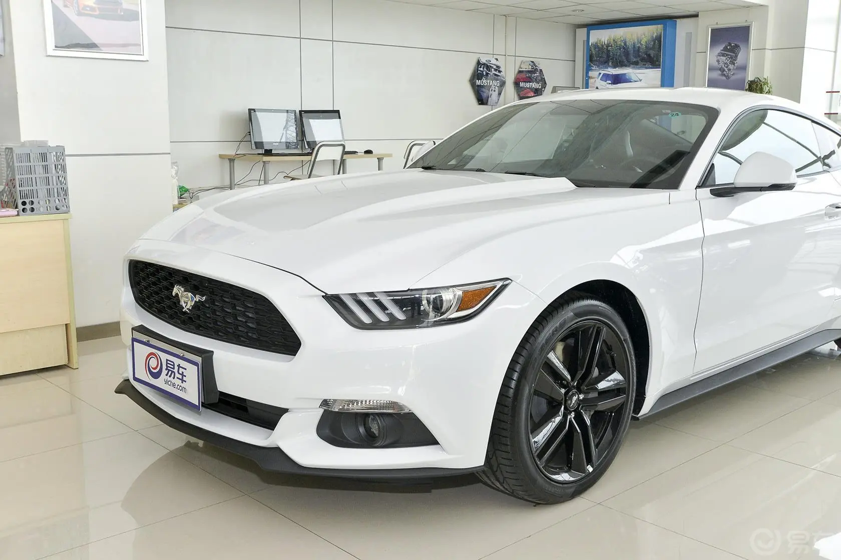 Mustang2.3L 手自一体 运动版车头局部