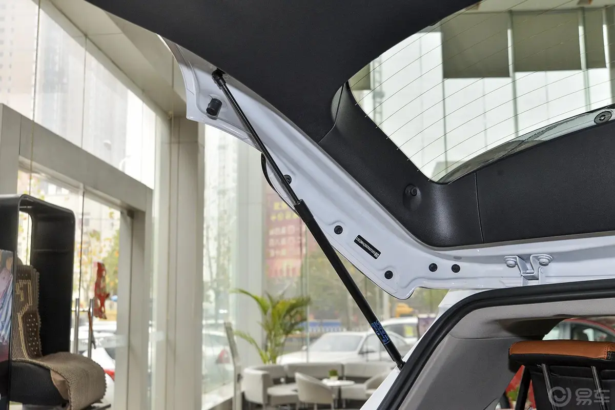 创酷1.4T 自动 豪华型行李厢支撑杆
