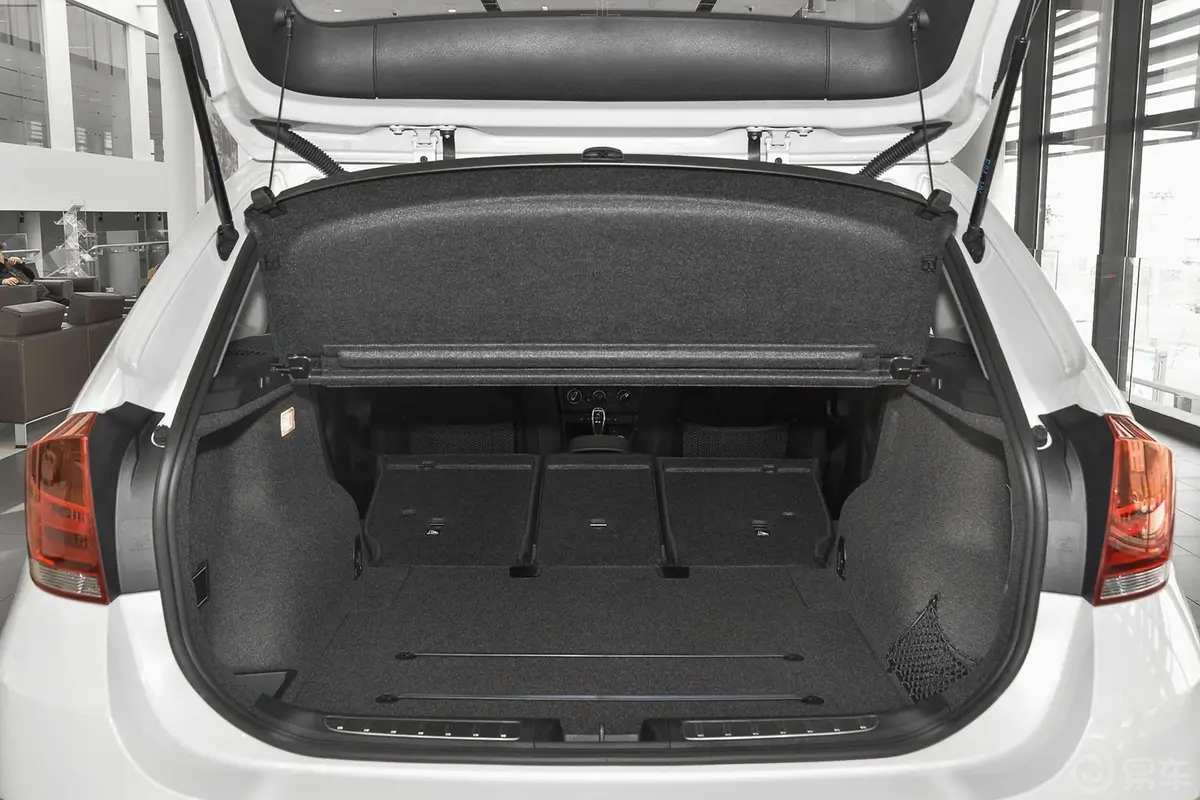 宝马X1sDrive18i 时尚晋级版行李箱空间