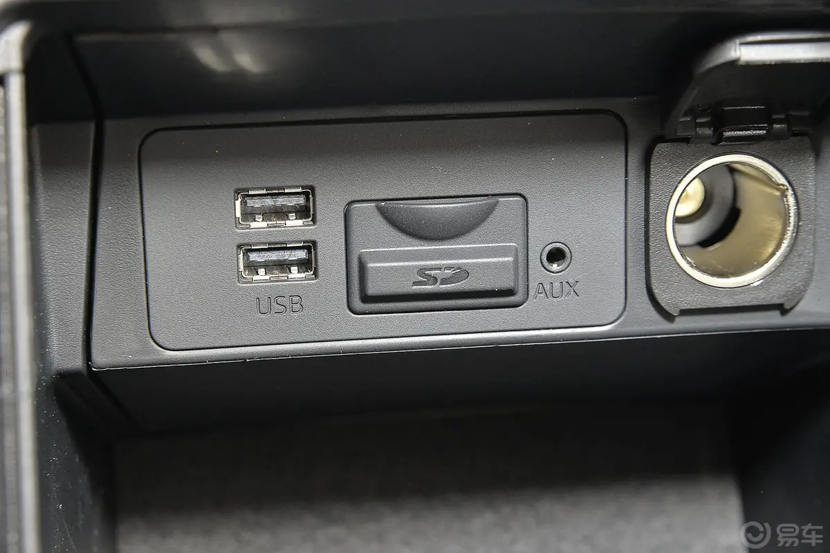 马自达3 昂克赛拉两厢 2.0L 自动 运动型USB接口