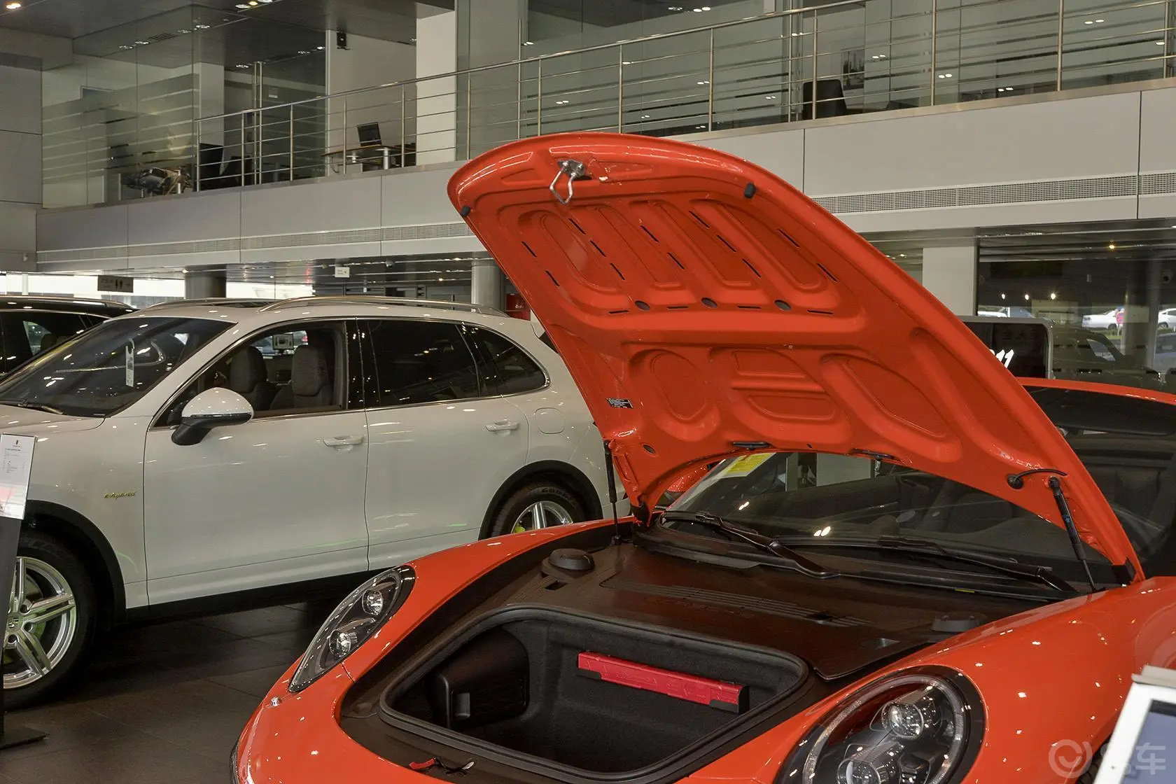 保时捷911Carrera Cabriolet 3.4L Style Edition行李厢开口范围