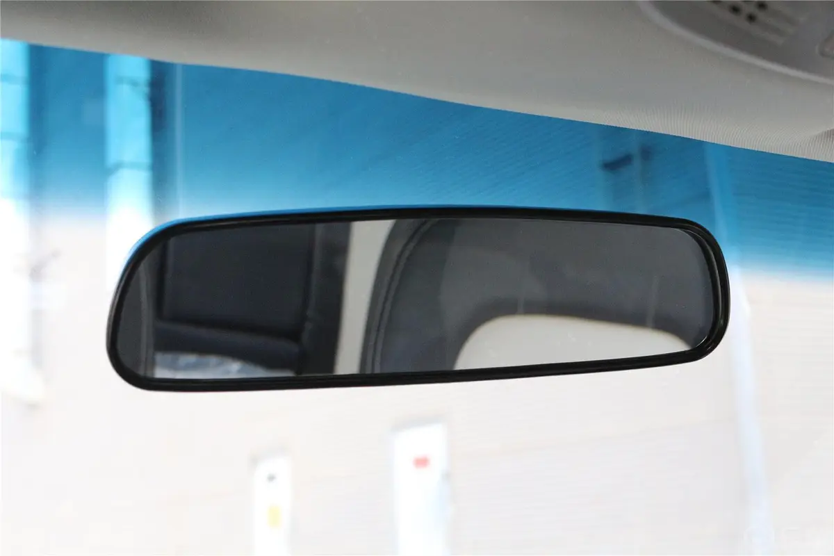 帝豪RS 1.3T CVT 向上版内后视镜