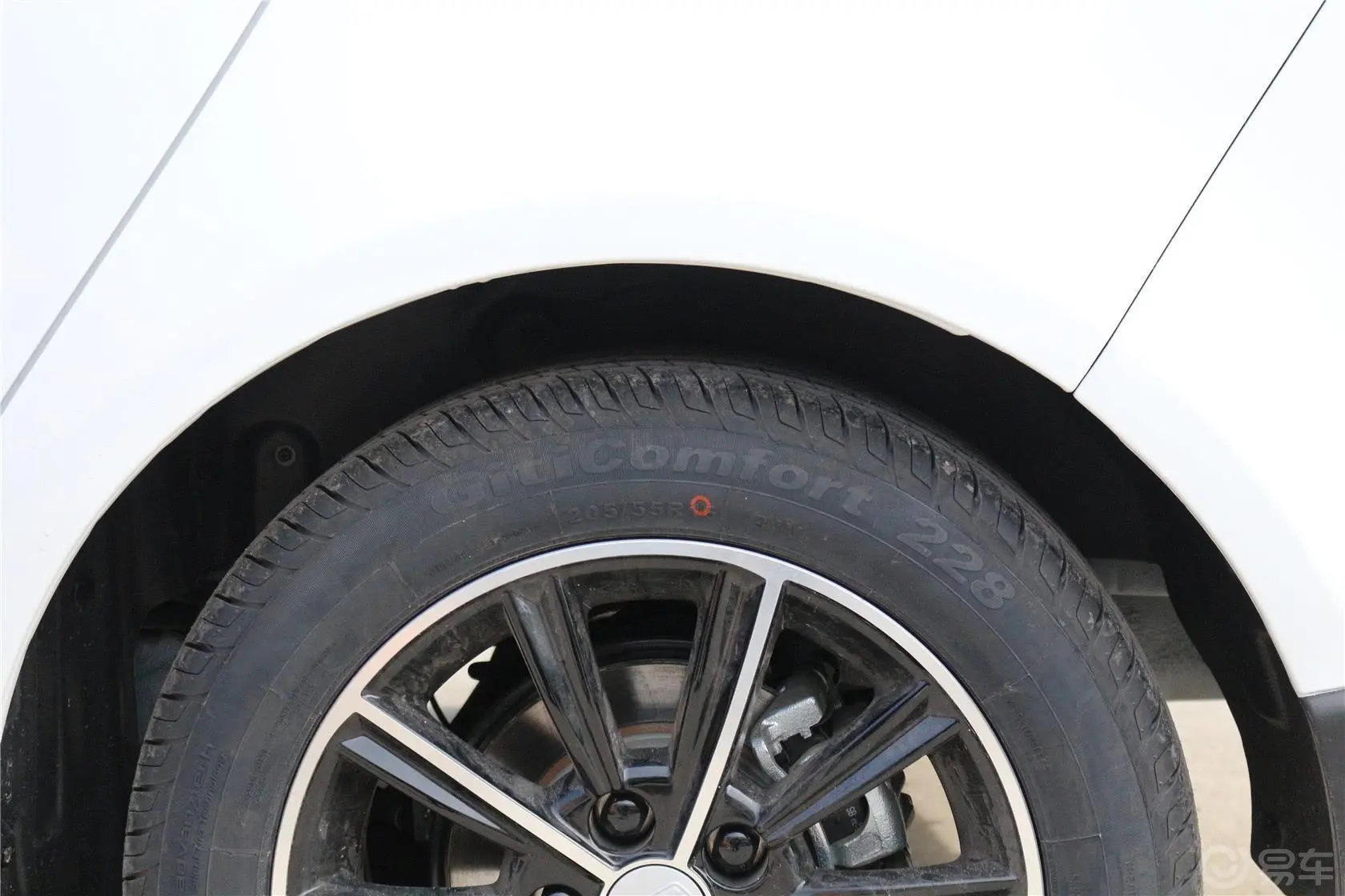 帝豪RS 1.3T CVT 向上版轮胎规格