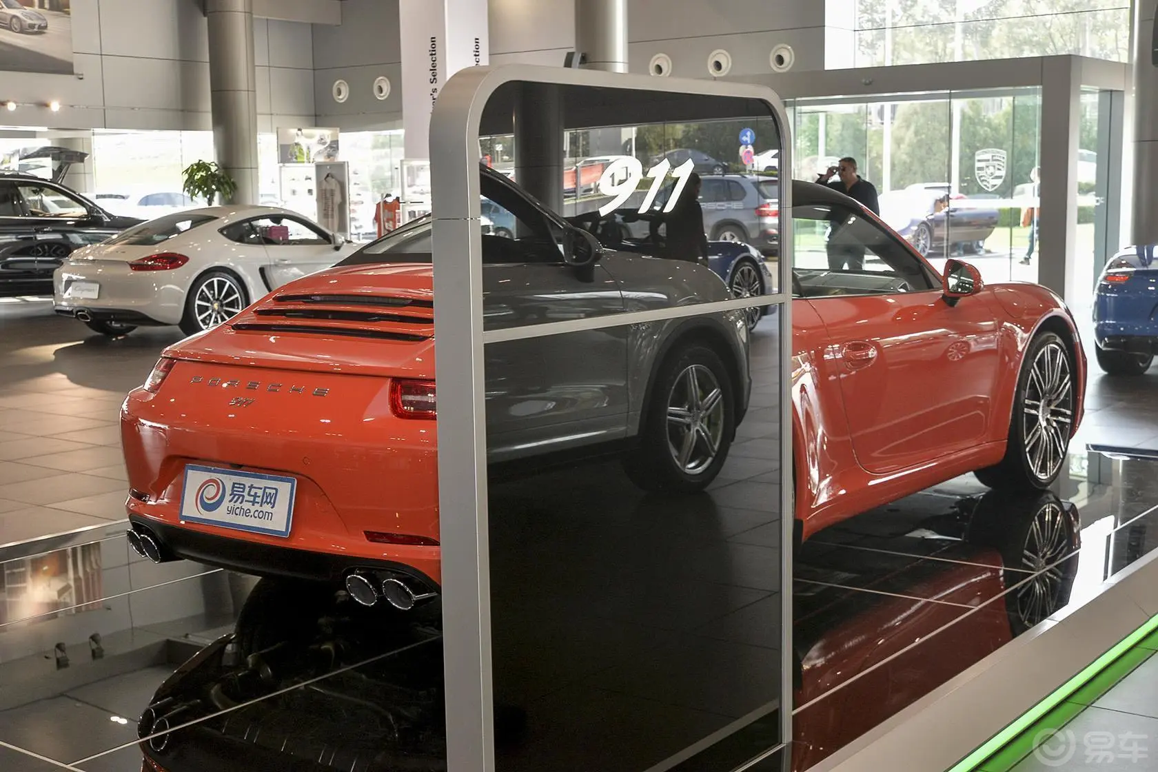 保时捷911Carrera Cabriolet 3.4L Style Edition侧后45度车头向右水平