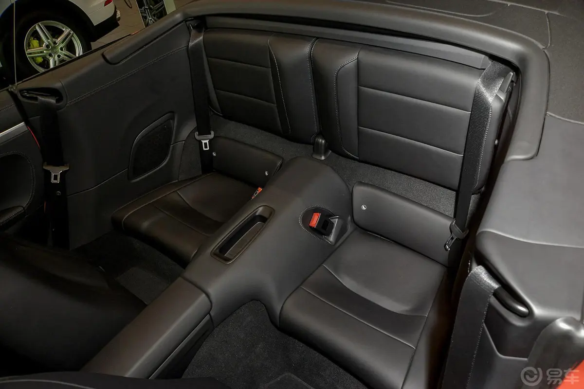 保时捷911Carrera Cabriolet 3.4L Style Edition后排座椅