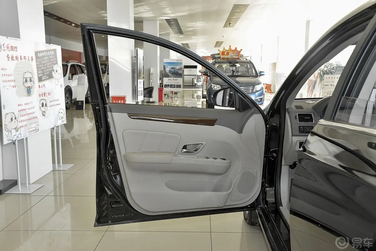 景逸S501.5L 5MT 尊贵型驾驶员侧车门内门板