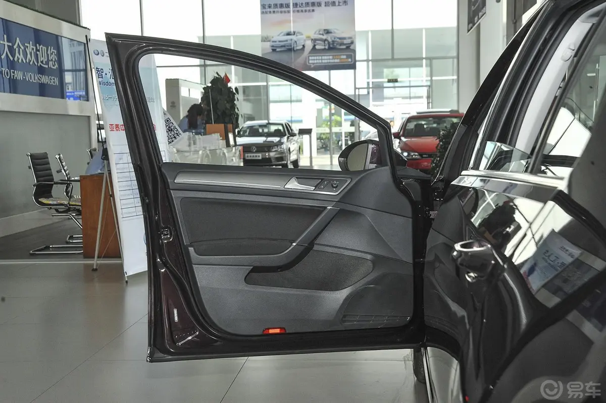 高尔夫1.6L 自动舒适型驾驶员侧车门内门板